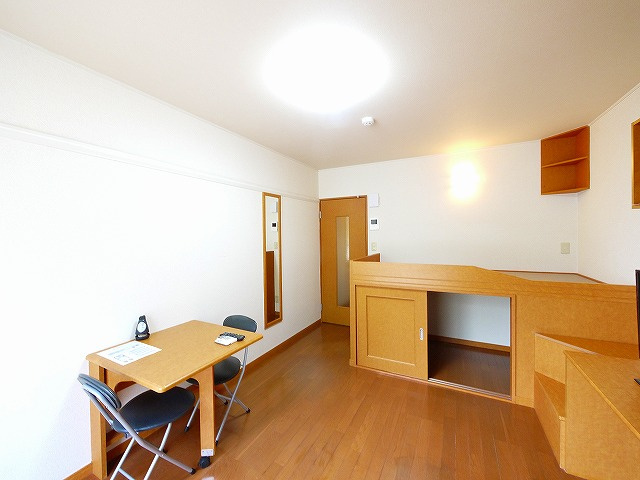 レオパレスＳＡＷＡＨの居間・リビング|ゆったりとした居間です