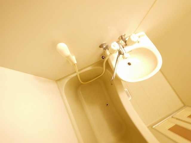 レオパレスＳＡＷＡＨの浴室|ゆったり過ごせるお風呂です