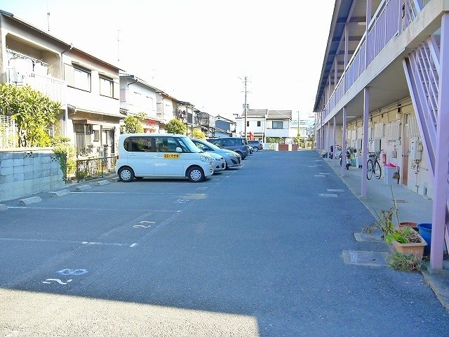 ニュー芝ハイツの駐車場