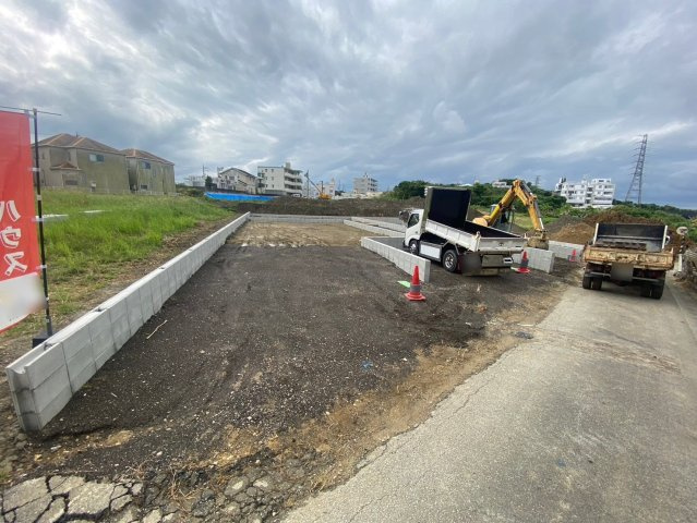ハートフルタウンうるま市上江洲　F号棟の前面道路含む現地写真