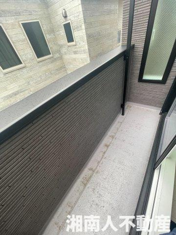 ●小・中学校の近く！ファミリー向け！　茅ヶ崎市今宿　新築戸建てのバルコニー|バルコニーがあります