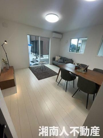 ●小・中学校の近く！ファミリー向け！　茅ヶ崎市今宿　新築戸建ての居間・リビング|リビングです