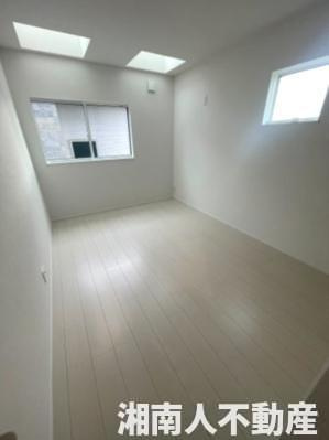 ●小・中学校の近く！ファミリー向け！　茅ヶ崎市今宿　新築戸建ての洋室|明るい洋室です