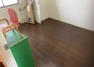 【寝室】 | サンクレイドル橋本 | 寝室でゆっくりと過ごすためにはベッド周りの適度な空間を担保することや窓の位置、照明の明るさ、寝室の広さなどを考える必要があります。自身や家族の構成とライフスタイルに併せて寝室にする部屋を選びましょう！