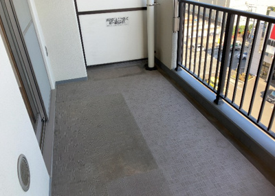 【バルコニー】 | サンクレイドル橋本 | バルコニーは、室外の専用スペースのうち、「屋根がなく開放された空間」であるものを指します。ベランダより広いタイプのものが多く、日当たりもよいため家庭菜園などを楽しみたい人にとって適した環境となります。