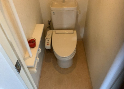 【トイレ】 | サンクレイドル橋本 | トイレは大きさや形、機能、抗菌性などが異なる多種多彩なタイプが各メーカーから出ています。それぞれに良さがあるため、事前にどういったタイプのトイレがいいのかをご家庭内で決めて、内見に行くといいでしょう。