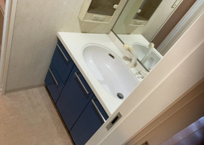 【独立洗面台】 | サンクレイドル橋本 | 洗面化粧台では顔を洗ったり、身だしなみを整えることが本来の使い方ですが、用途によっては洗面化粧台に求められる機能が違ってくるため、ご自身や家族のライフスタイルに合ったものを選ぶことをおすすめ致します。