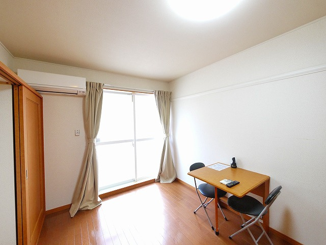 レオパレスＳＡＷＡＨの寝室|使い勝手のいい洋室です