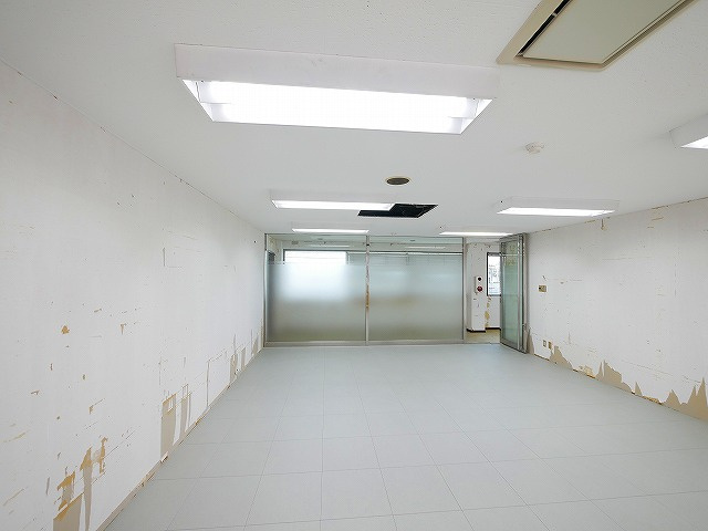 西友ビルの内装