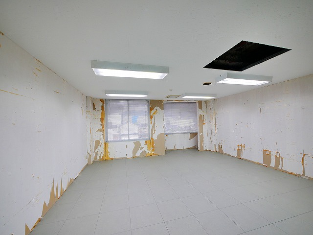 西友ビルの内装