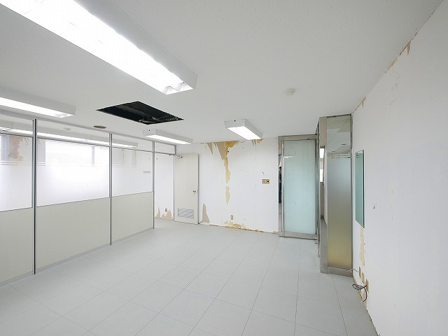 西友ビルの内装