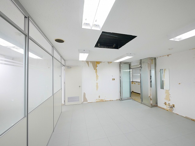 西友ビルの内装