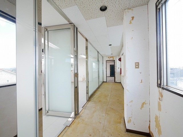 西友ビルの内装