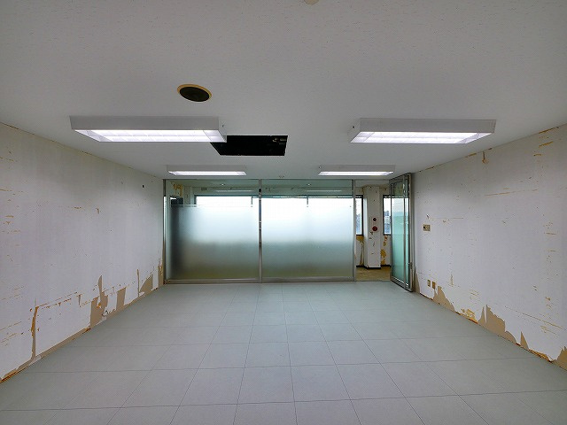 西友ビルの内装