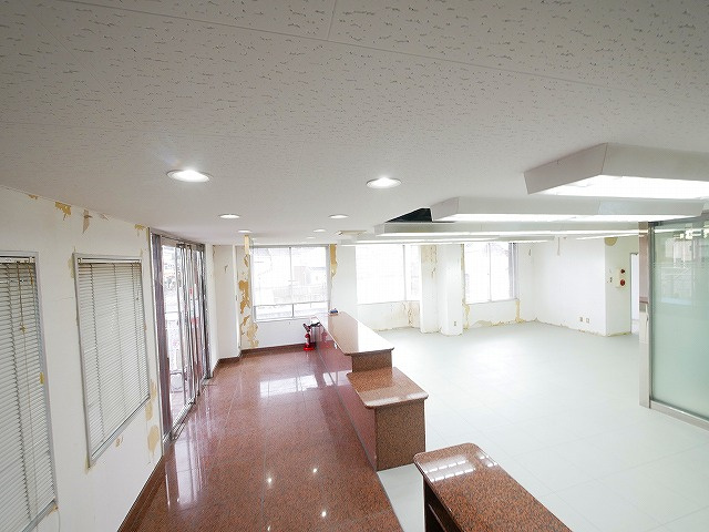 西友ビルの内装