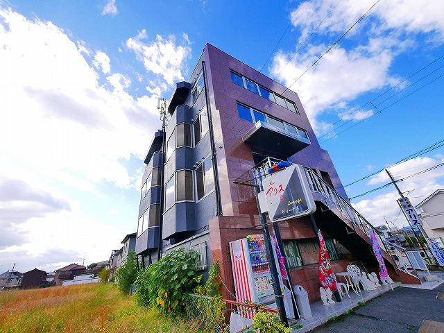 西友ビルの外観