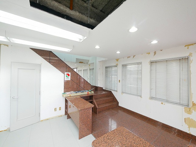 西友ビルの内装