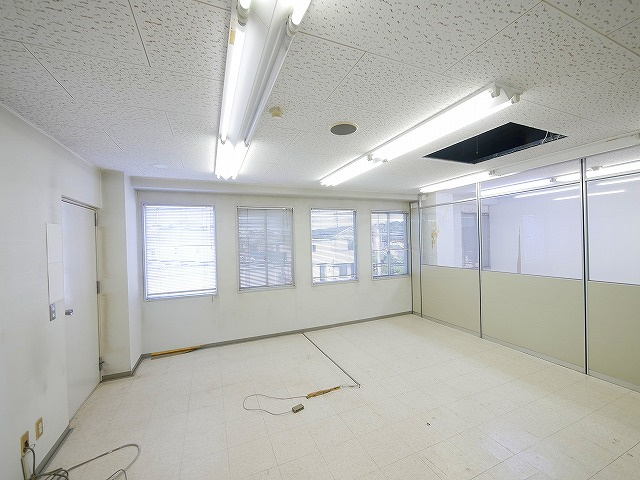 西友ビルの内装