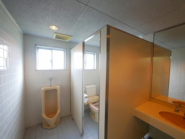 西友ビルの内装