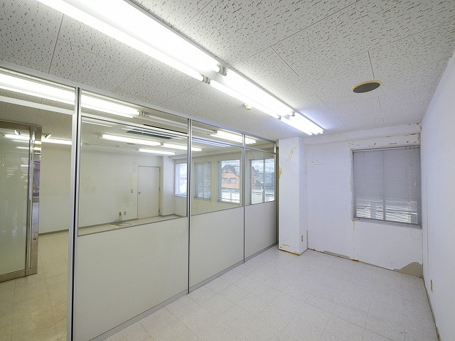 西友ビルの内装