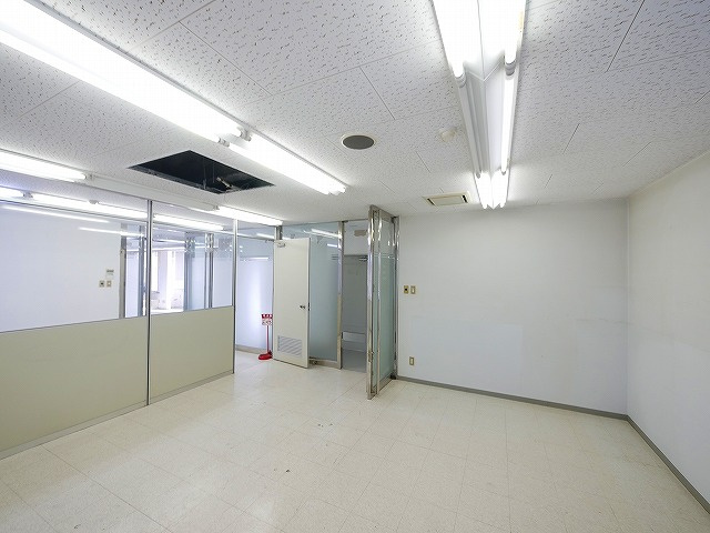 西友ビルの内装