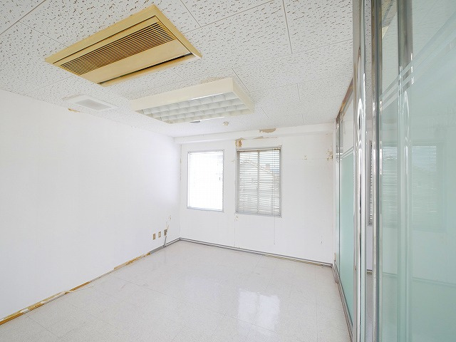 西友ビルの内装