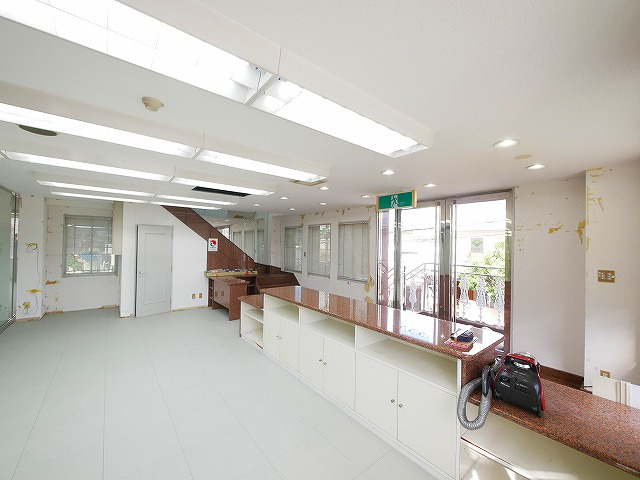 西友ビルの内装