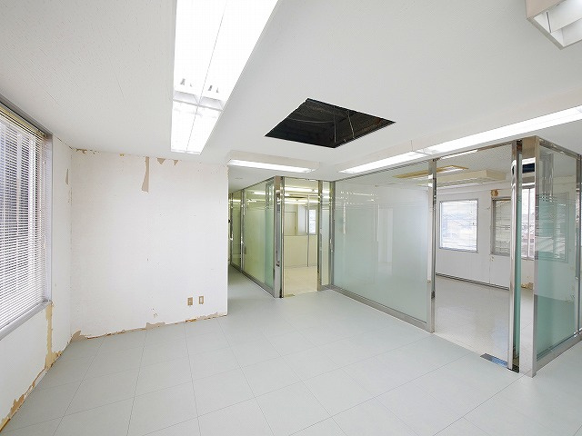 西友ビルの内装