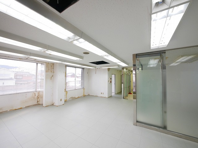 西友ビルの内装