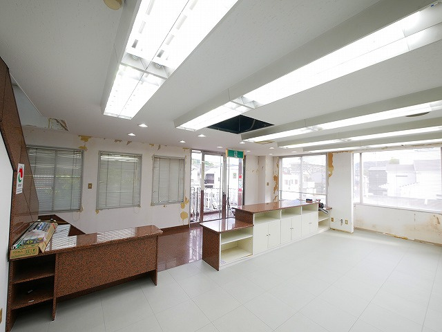 西友ビルの内装