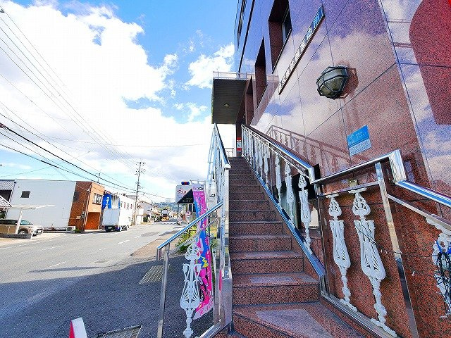 西友ビルの外観