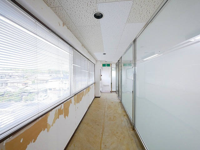 西友ビルの内装