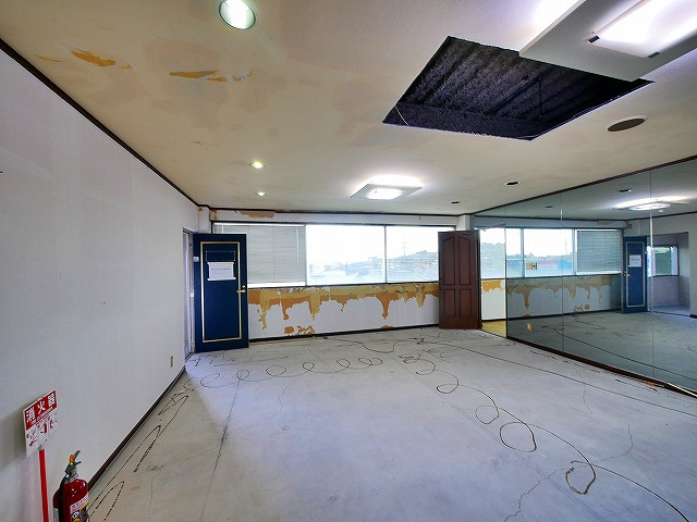 西友ビルの内装
