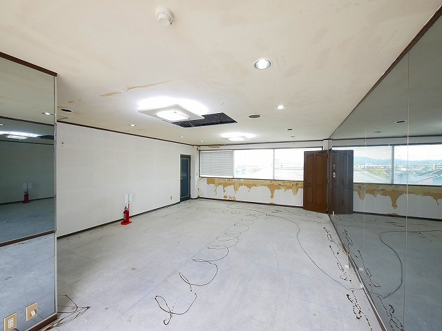 西友ビルの内装