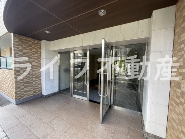 ジュネス花園のエントランス|建物の内部です