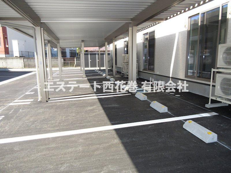 ル・メイユール東宮野目Ｂ棟の駐車場|全戸屋根付き駐車場