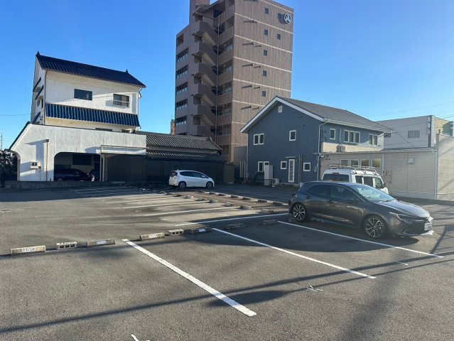 御幸本町 カトレヤビルの駐車場