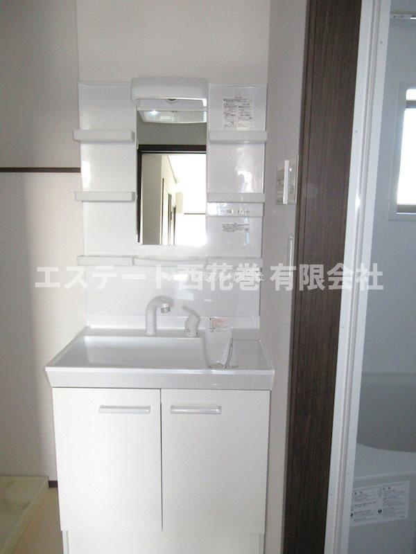 ル・メイユール東宮野目Ｂ棟の独立洗面台|シャワー付洗面化粧台