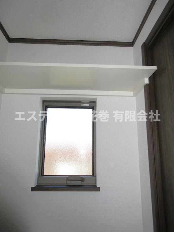 ル・メイユール東宮野目Ｂ棟の収納|トイレに収納棚があります