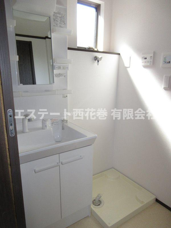 ル・メイユール東宮野目Ａ棟の洗面所|シャワー付洗面化粧台