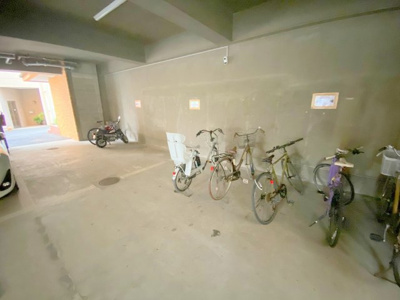 【その他共用部分】 | 水坂ビル | 駐輪所は屋根付きです！