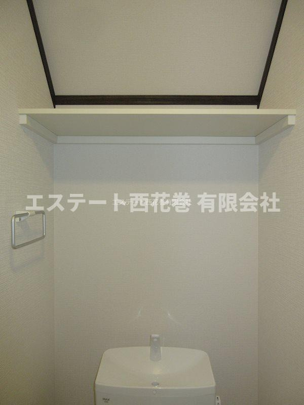 ル・メイユール東宮野目Ａ棟の収納|トイレにも収納棚があります。