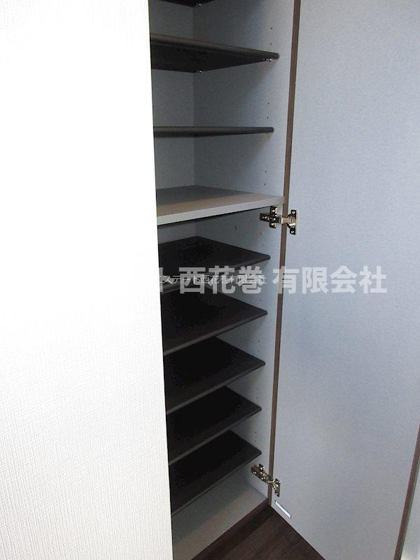 ル・メイユール東宮野目Ａ棟の収納|シューズボックス