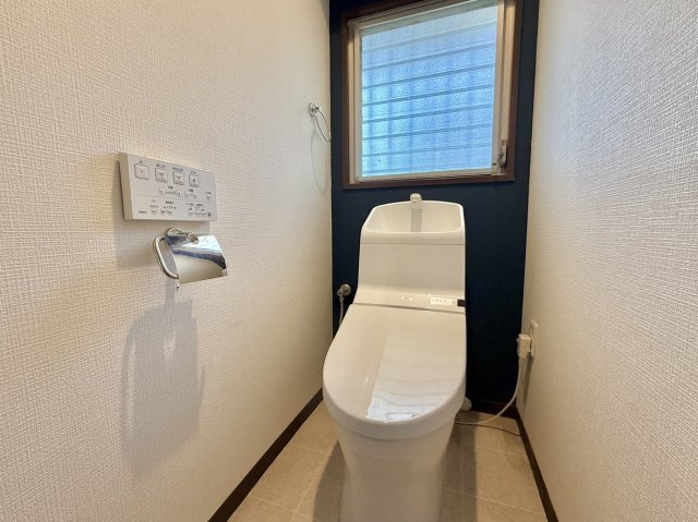 住吉川ハイツのトイレ|トイレ　温水洗浄機能付便座です