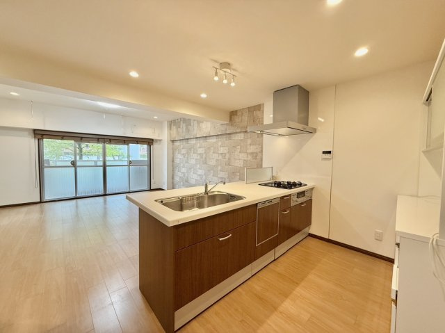 住吉川ハイツの居間・リビング|【Living room】寛ぎを感じる広さ、家族団欒に十分な広さです。