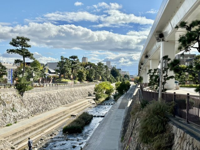 住吉川ハイツの周辺|【Surrounding environment】住吉川沿いには遊歩道があり、ジョギングや散歩に最適です♪