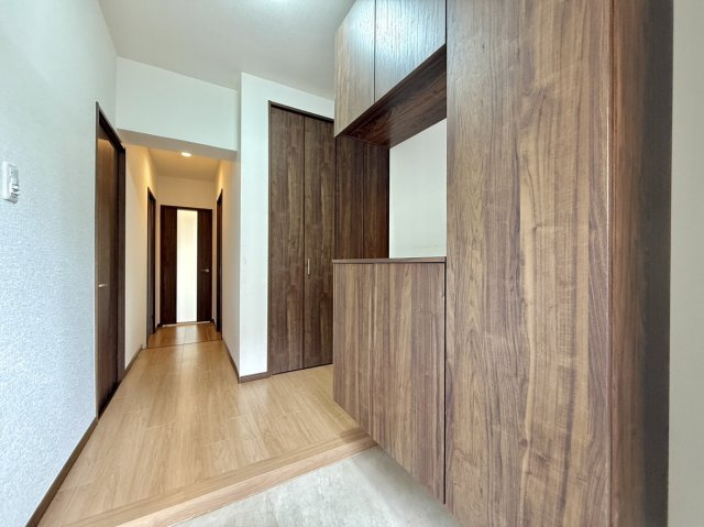 住吉川ハイツの玄関|シューズ入れ