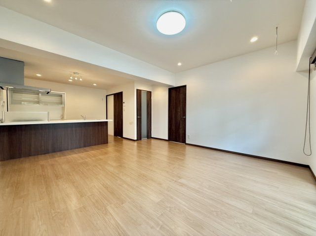 住吉川ハイツの居間・リビング