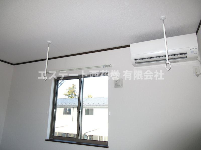 ル・メイユール東宮野目Ａ棟|エアコン、室内物干