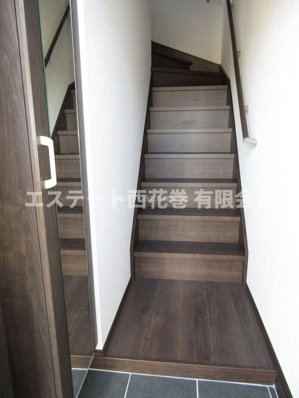 ル・メイユール東宮野目Ａ棟の玄関|鏡付きシューズボックス